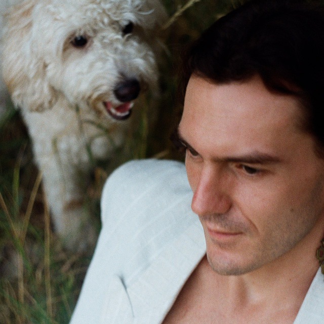 Nicola serving looks